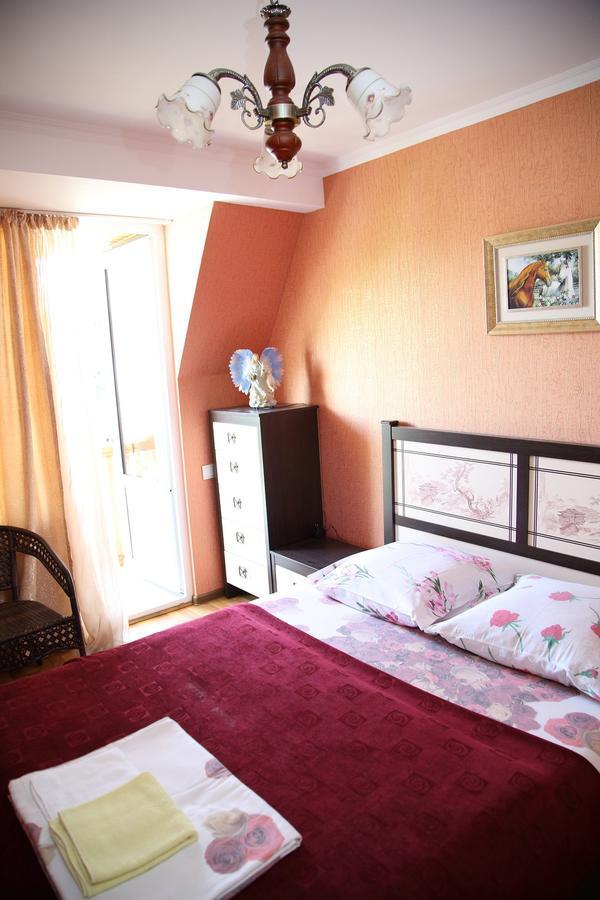 Guest House Milana Sukhumi Exterior foto