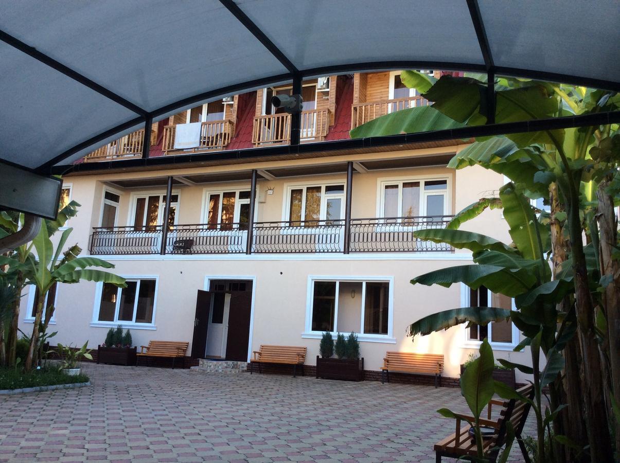 Guest House Milana Sukhumi Exterior foto